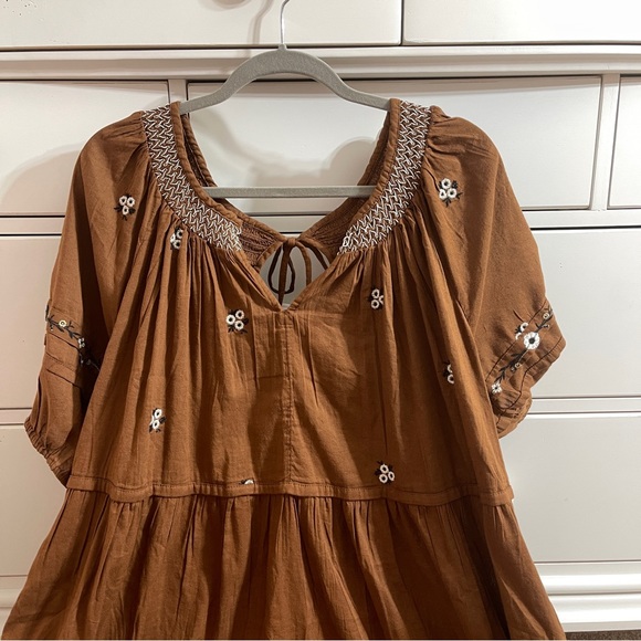 Old navy Puff-Sleeve Smocked-Neck Embroidered Midi Swing Dress - Picture 7 of 8